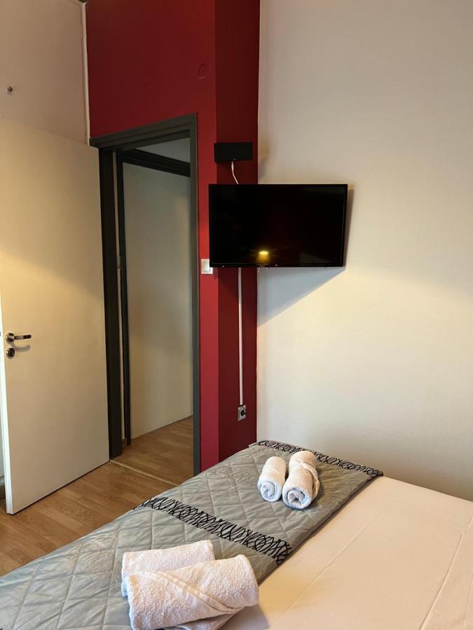 Above Apartments Near The Airport Артемида Екстериор снимка