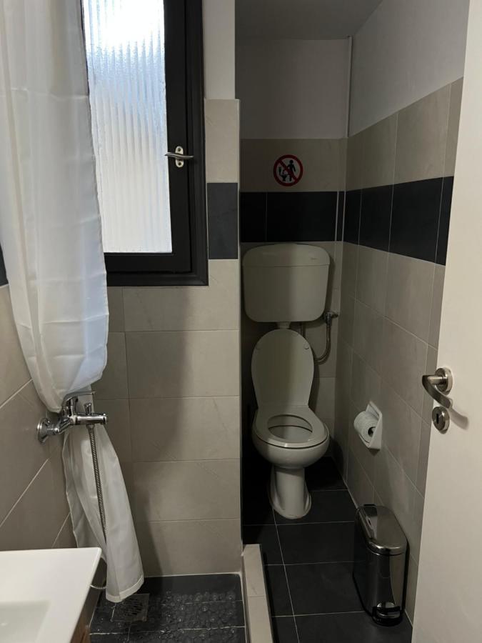 Above Apartments Near The Airport Артемида Екстериор снимка
