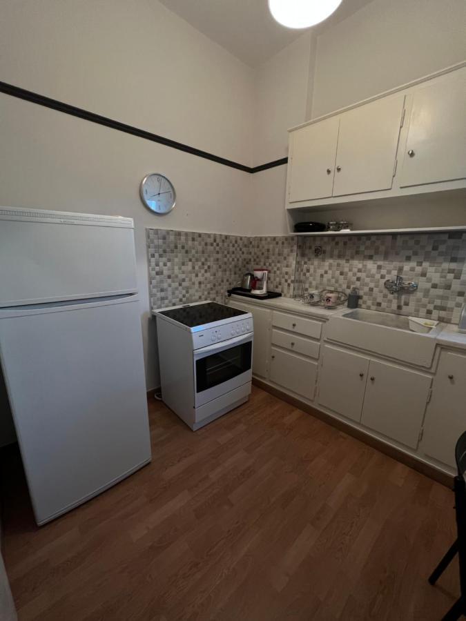 Above Apartments Near The Airport Артемида Екстериор снимка