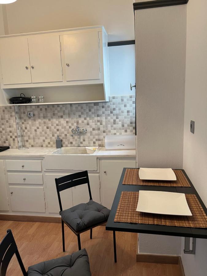 Above Apartments Near The Airport Артемида Екстериор снимка