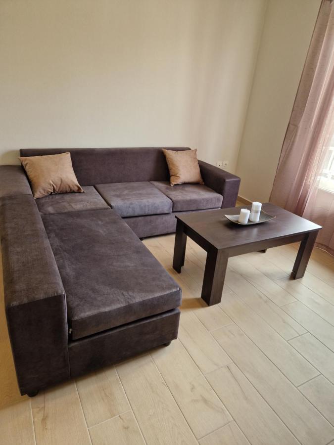 Above Apartments Near The Airport Артемида Екстериор снимка