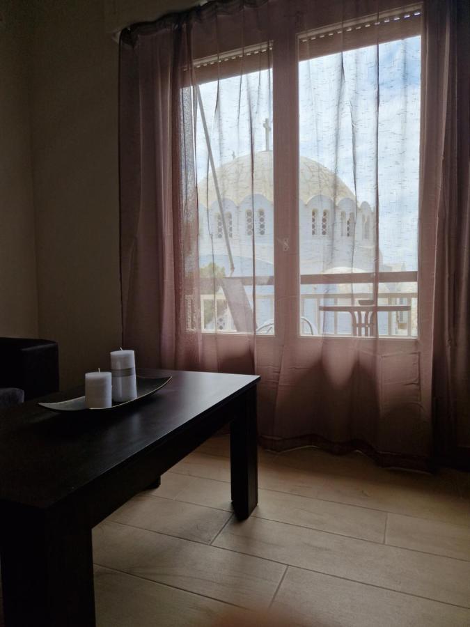 Above Apartments Near The Airport Артемида Екстериор снимка