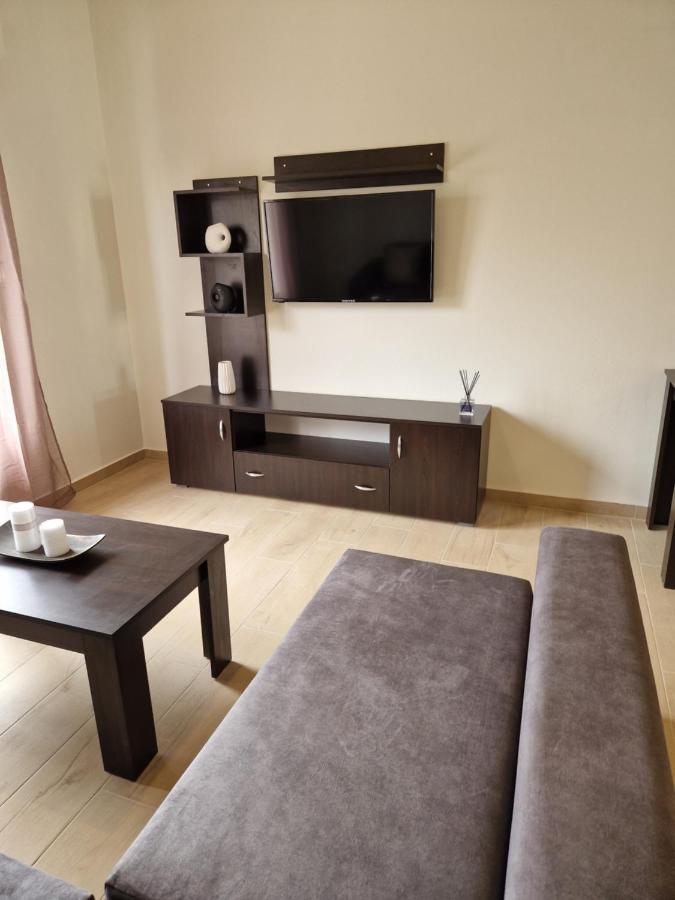 Above Apartments Near The Airport Артемида Екстериор снимка