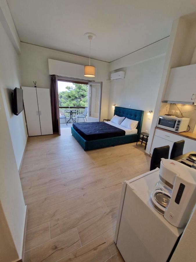 Above Apartments Near The Airport Артемида Екстериор снимка