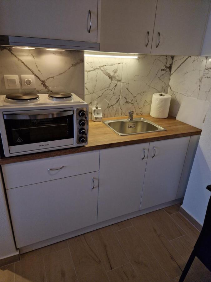 Above Apartments Near The Airport Артемида Екстериор снимка