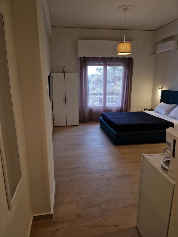 Above Apartments Near The Airport Артемида Екстериор снимка
